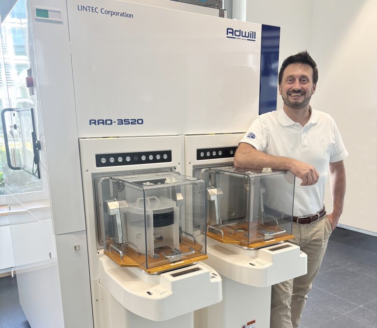 Chris with equipment_quer